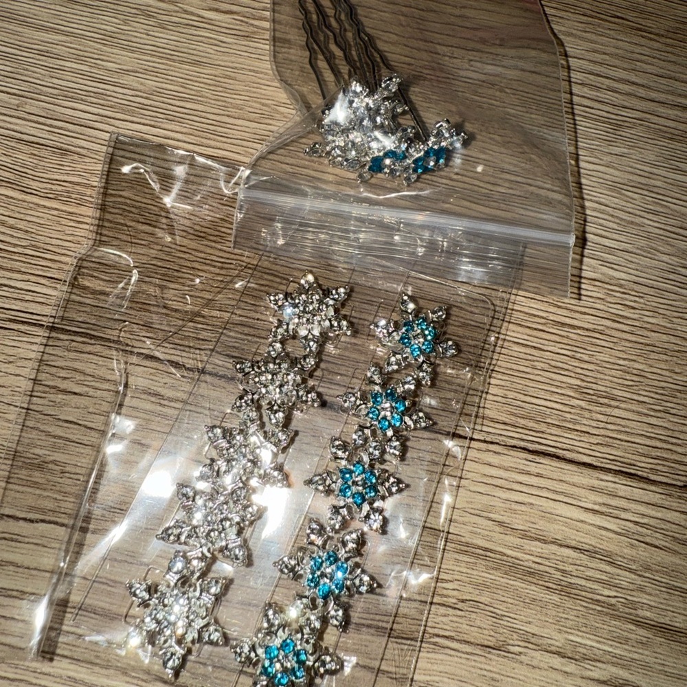 NWT Elegant Silver and Blue Rhinestone Hair Pins